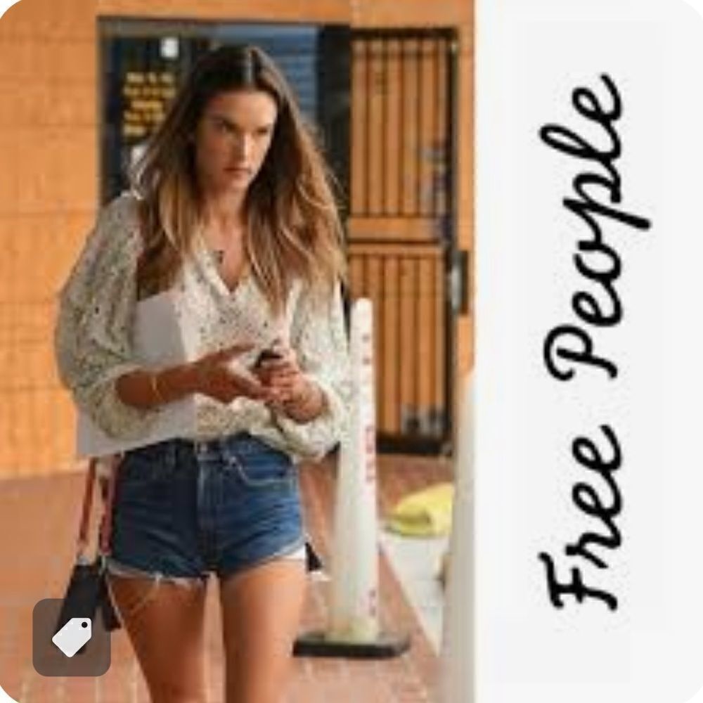 EXCELLENT DISTRESSED CONDITION SIZE 29 FREE PEOPLE BUTTONFLY DENIM SHORTS